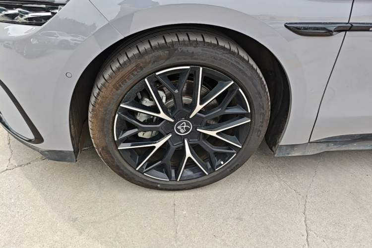 Used BYD Han 2025 DM-i 125KM LiDAR-Powered Intelligent Driving Model Left Front Wheel Hub