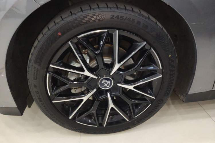 Used BYD Han 2025 DM-i 125KM Prestige Model Left Front Wheel Hub