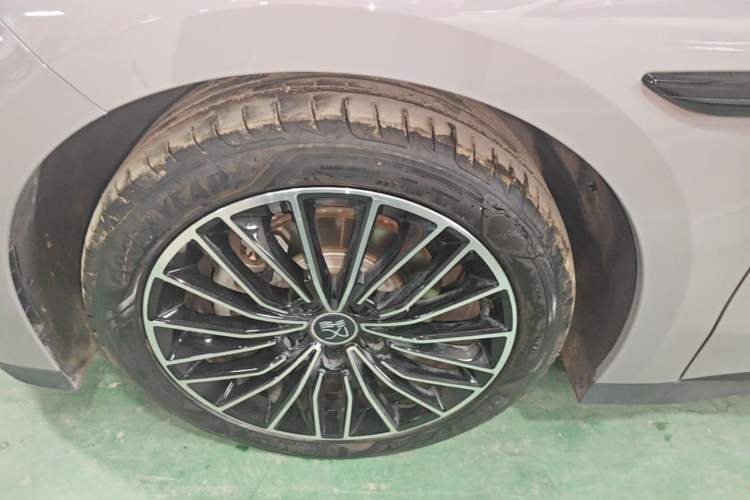 Used BYD Han 2025 DM-i 125KM LiDAR-Powered Intelligent Driving Model Left Front Wheel Hub