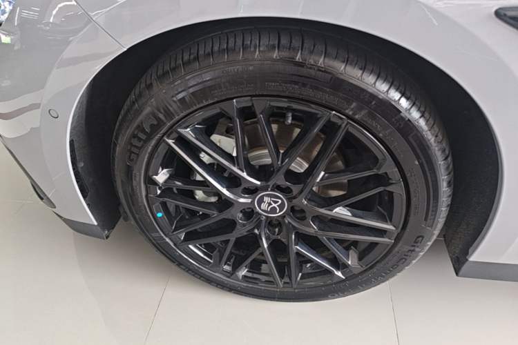 Used BYD Han 2025 Model DM-i Intelligent Driving Edition 245KM Prestige Left Front Wheel Hub