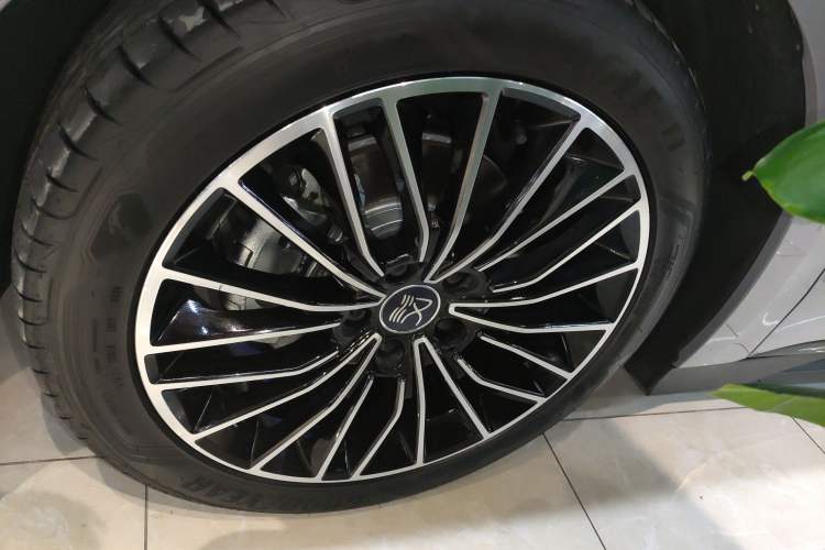 Used BYD Han 2025 DM-i Intelligent Driving Edition 125KM LiDAR Flagship Model Left Front Wheel Hub