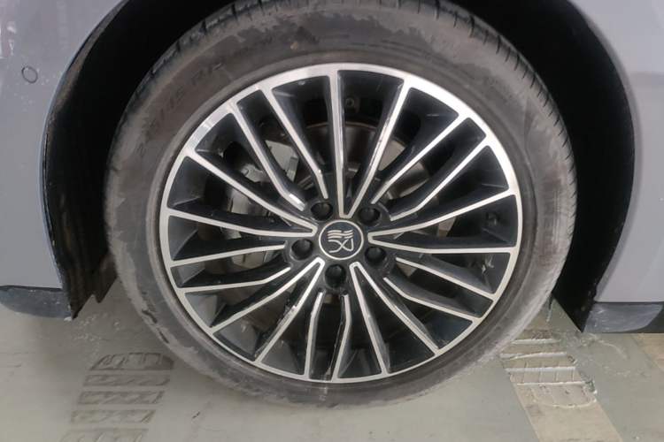 Used BYD Han 2025 DM-i Intelligent Driving Edition 125KM LiDAR Flagship Model Left Front Wheel Hub