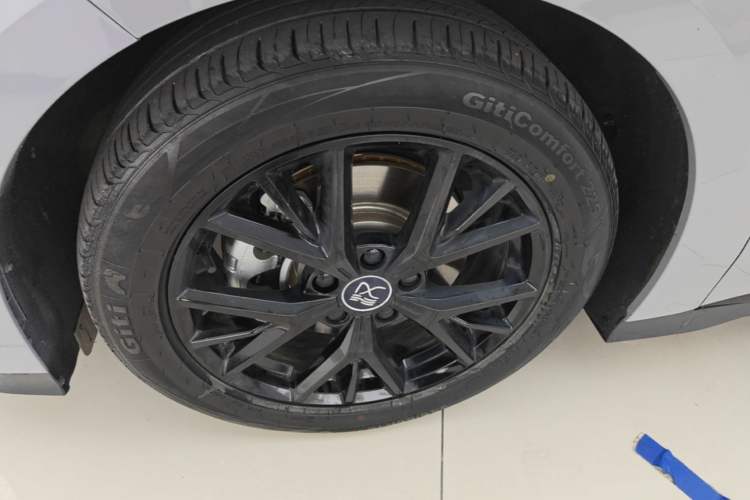 Used BYD Han 2025 DM-i 125KM Elite Model Left Front Wheel Hub