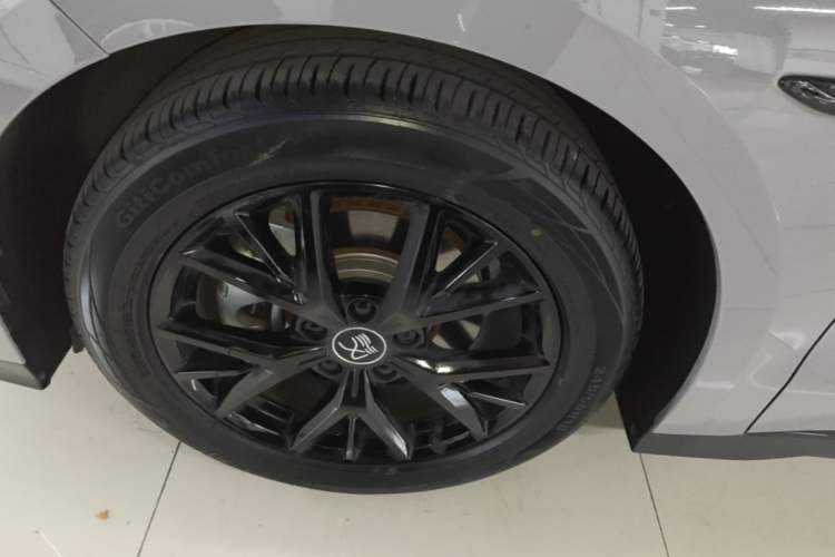 Used BYD Han 2025 DM-i 125KM Elite Model Left Front Wheel Hub