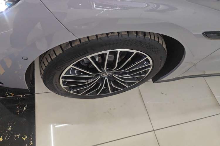 Used BYD Han 2025 DM-i 125KM LiDAR-Powered Intelligent Driving Model Left Front Wheel Hub