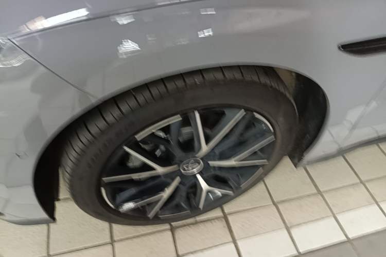 Used BYD Han 2025 DM-i Intelligent Driving Edition 125KM LiDAR Flagship Model Left Front Wheel Hub