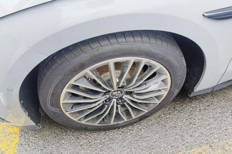 Used BYD Han 2025 DM-i 125KM LiDAR-Powered Intelligent Driving Model Left Front Wheel Hub