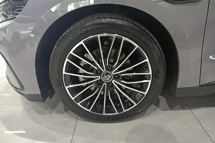 Used BYD Han 2025 DM-i Intelligent Driving Edition 125KM LiDAR Flagship Model Left Front Wheel Hub