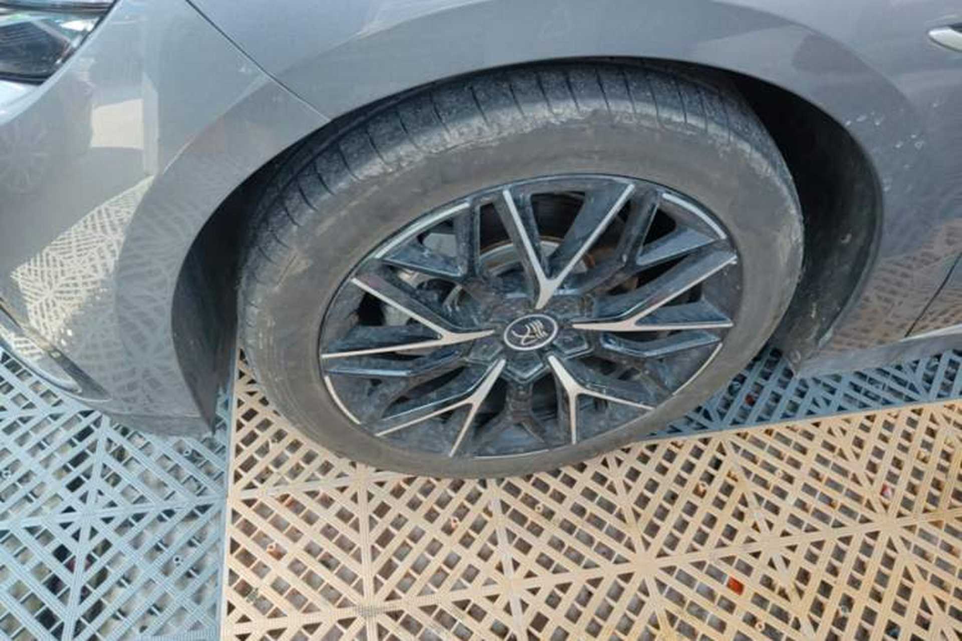 Used BYD Han 2025 DM-i 125KM Prestige Model Left Front Wheel Hub