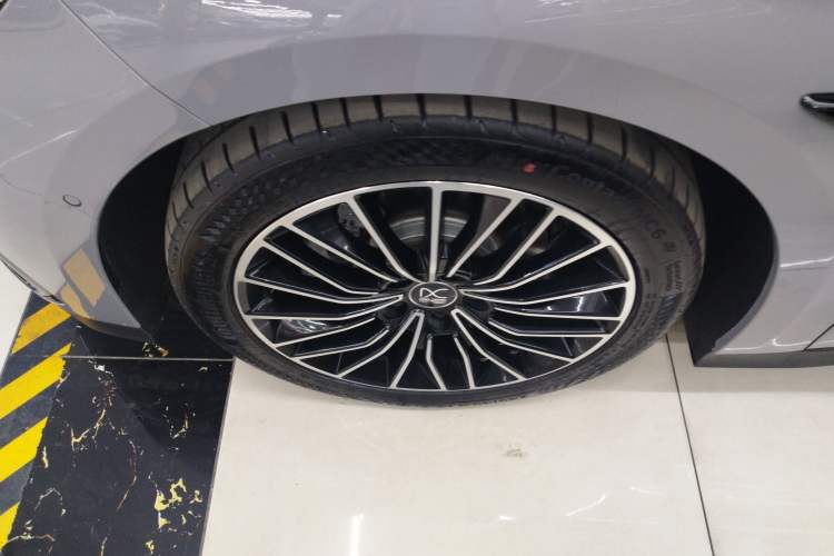 Used BYD Han 2025 DM-i 125KM LiDAR-Powered Intelligent Driving Model Left Front Wheel Hub