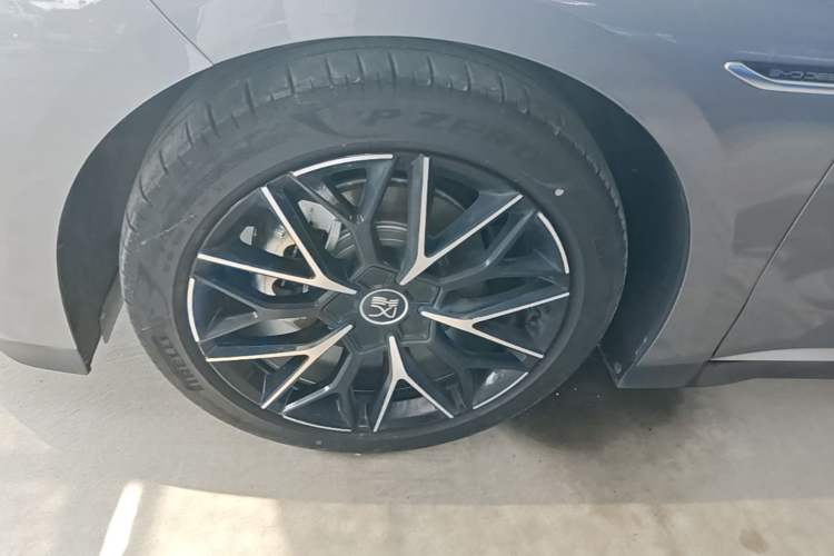 Used BYD Han 2025 DM-i 125KM Prestige Model Left Front Wheel Hub