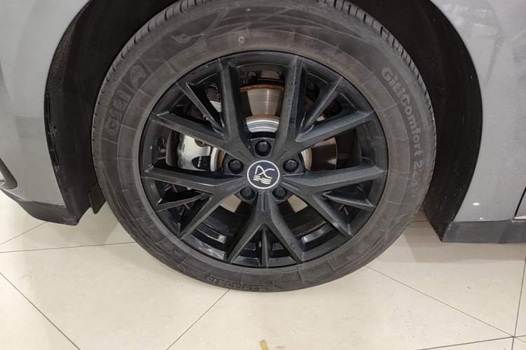 Used BYD Han 2025 DM-i 125KM Comfort Model Left Front Wheel Hub