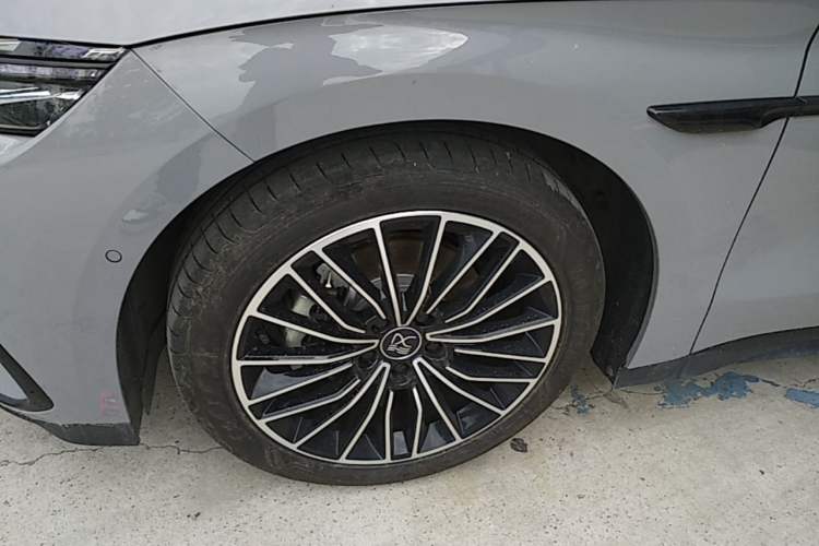 Used BYD Han 2025 DM-i Intelligent Driving Edition 125KM LiDAR Flagship Model Left Front Wheel Hub