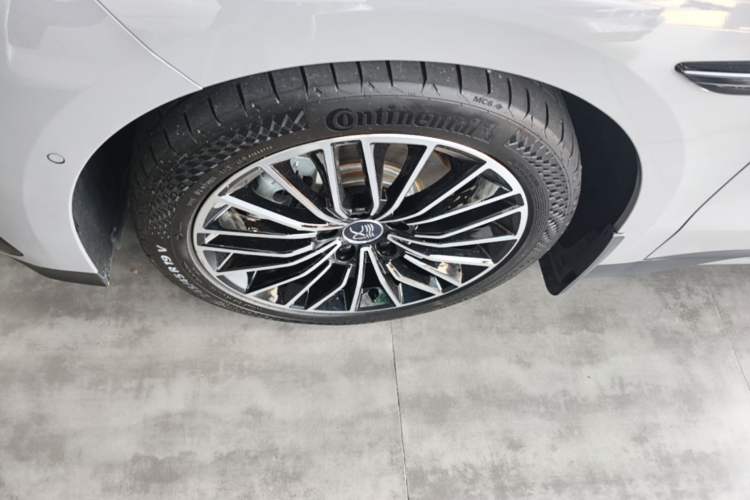 Used BYD Han 2025 DM-i 125KM LiDAR-Powered Intelligent Driving Model Left Front Wheel Hub