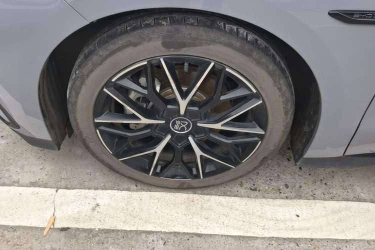 Used BYD Han 2025 DM-i 125KM Prestige Model Left Front Wheel Hub