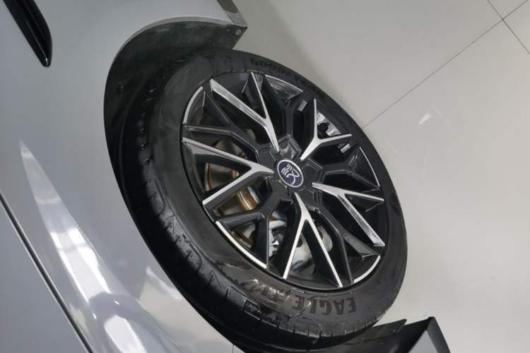 Used BYD Han 2025 DM-i Intelligent Driving Edition 125KM LiDAR Flagship Model Left Front Wheel Hub