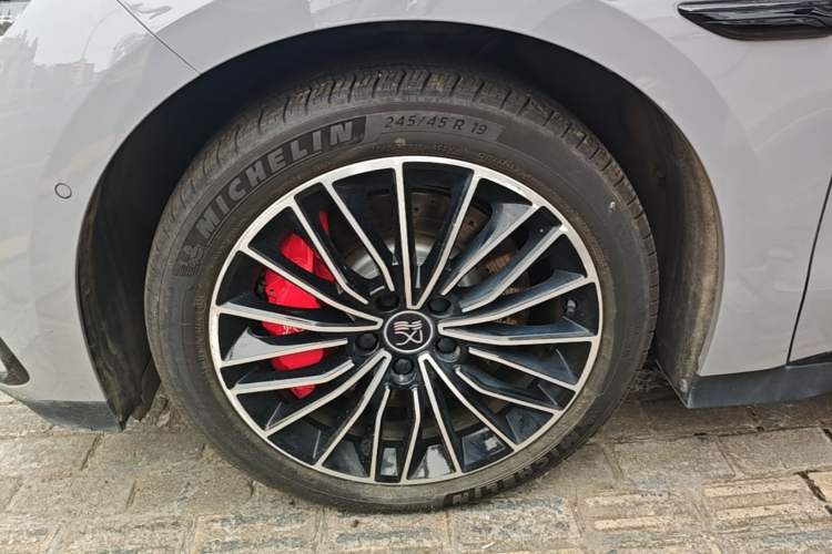 Used BYD Han 2025 EV with 701 km of Laser Radar-Enabled Intelligent Driving Left Front Wheel Hub