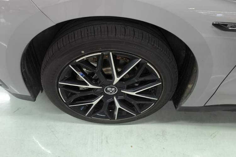 Used BYD Han 2025 EV 506KM Prestige Edition Left Front Wheel Hub