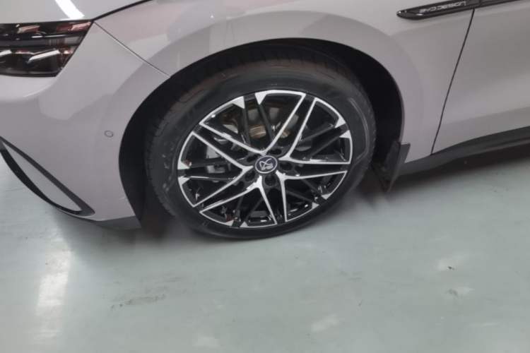 Used BYD Han 2025 EV 605KM Prestige Model Left Front Wheel Hub