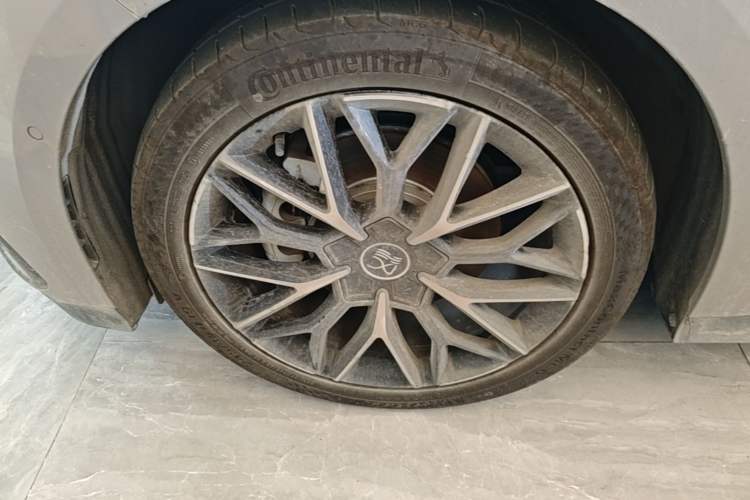Used BYD Han 2025 DM-i Intelligent Driving Edition 125KM Prestige Model Left Front Wheel Hub