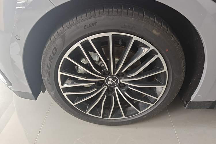 Used BYD Han 2025 DM-i 125KM LiDAR-Powered Intelligent Driving Model Left Front Wheel Hub