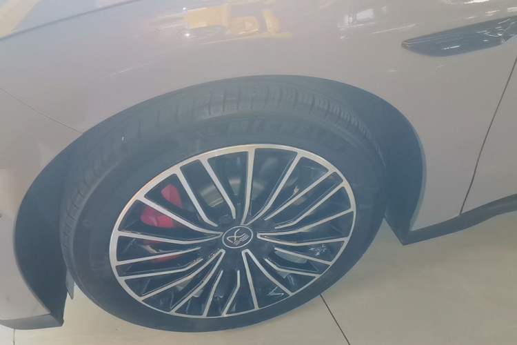 Used BYD Han 2025 EV with 701 km of Laser Radar-Enabled Intelligent Driving Left Front Wheel Hub