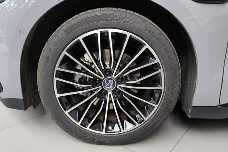 Used BYD Han 2025 DM-i 125KM LiDAR-Powered Intelligent Driving Model Left Front Wheel Hub