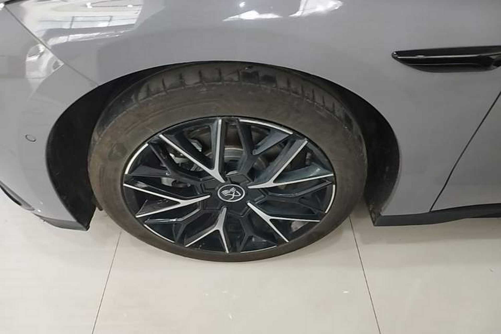 Used BYD Han 2025 DM-i Intelligent Driving Edition 125KM Prestige Model Left Front Wheel Hub
