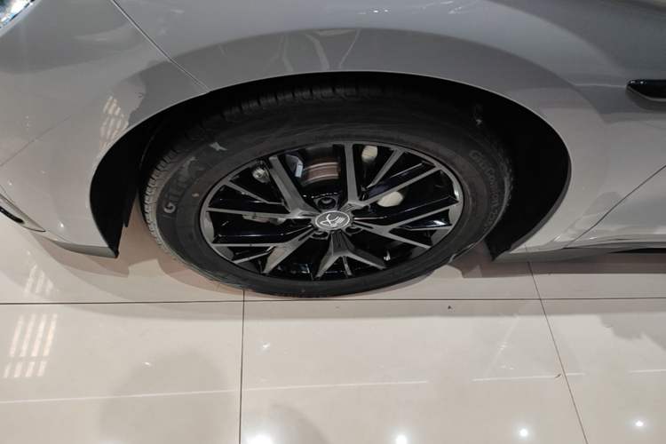 Used BYD Han 2025 DM-i 125KM Elite Model Left Front Wheel Hub