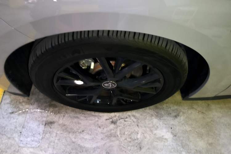 Used BYD Han 2025 DM-i 125KM Elite Model Left Front Wheel Hub