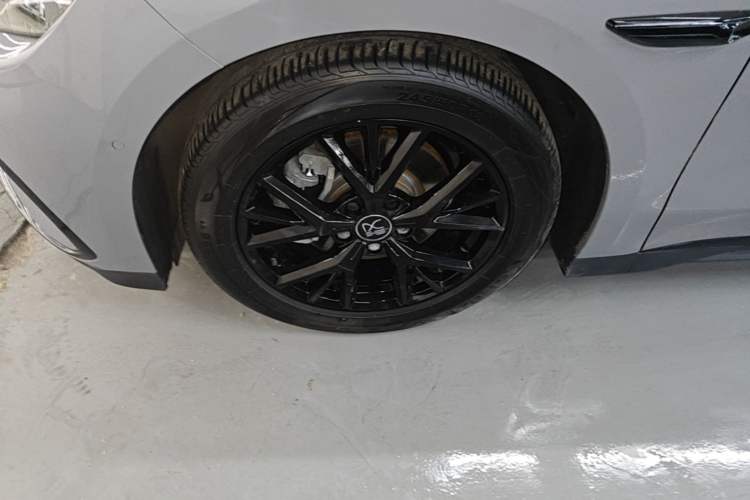 Used BYD Han 2025 DM-i Smart Drive 125KM Elite Model Left Front Wheel Hub