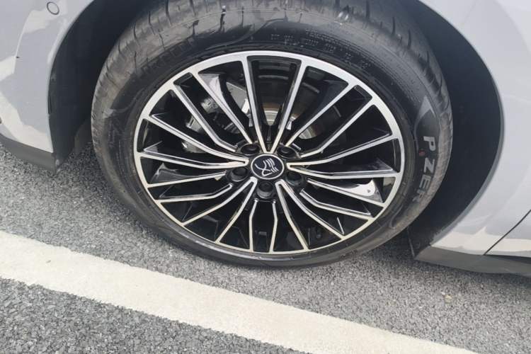 Used BYD Han 2025 DM-i Intelligent Driving Edition 125KM LiDAR Flagship Model Left Front Wheel Hub