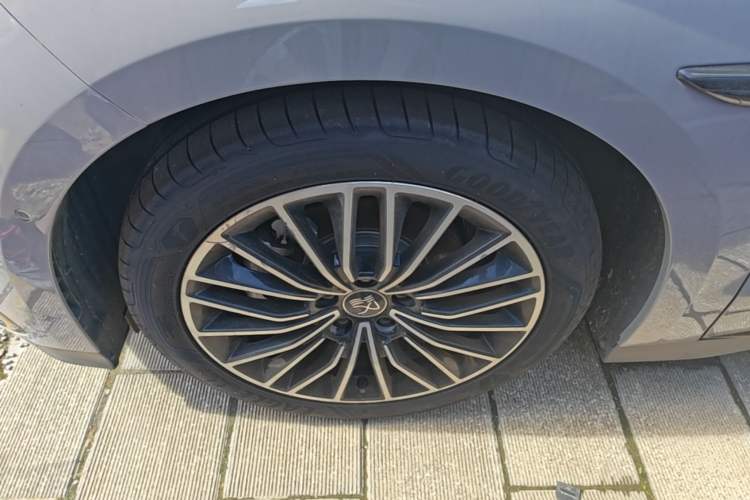 Used BYD Han 2025 DM-i 125KM LiDAR-Powered Intelligent Driving Model Left Front Wheel Hub