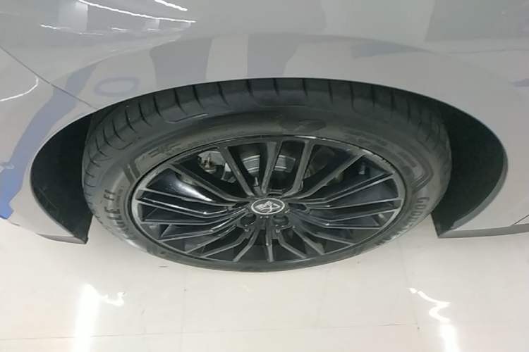 Used BYD Han 2025 DM-i Intelligent Driving Edition 125KM LiDAR Flagship Model Left Front Wheel Hub
