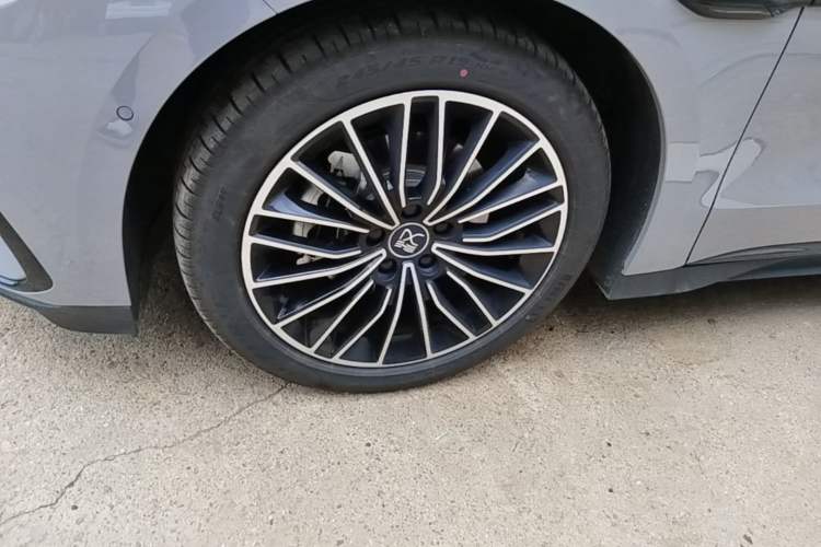 Used BYD Han 2025 DM-i Intelligent Driving Edition 125KM LiDAR Flagship Model Left Front Wheel Hub