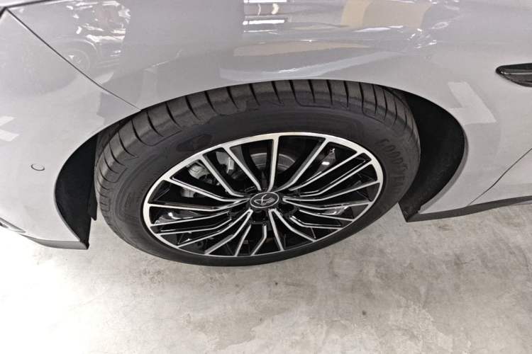 Used BYD Han 2025 DM-i Intelligent Driving Edition 125KM LiDAR Flagship Model Left Front Wheel Hub