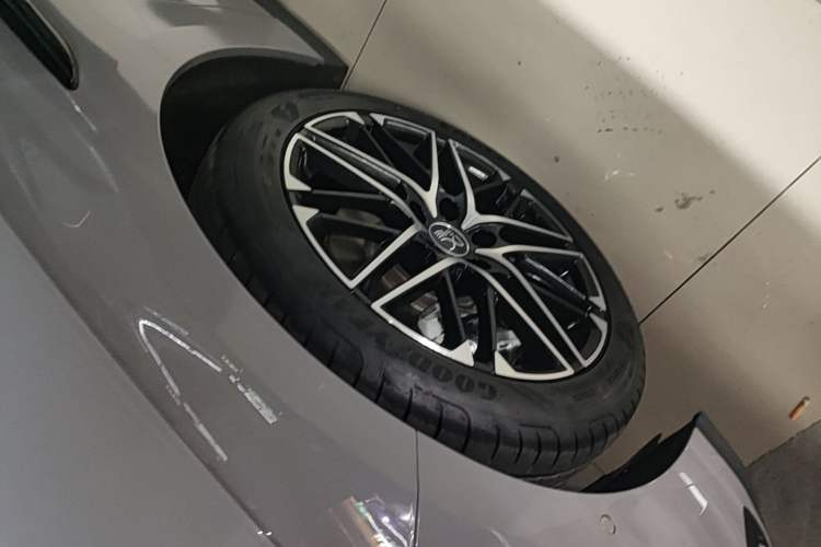 Used BYD Han 2025 EV Intelligent Driving Edition 605KM Prestige Model Left Front Wheel Hub