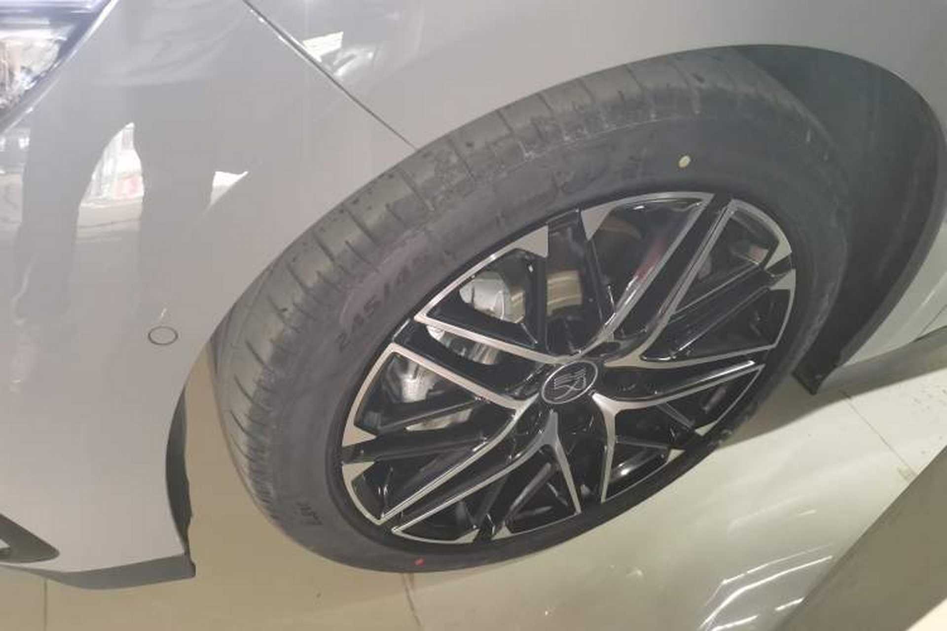 Used BYD Han 2025 EV 605KM Prestige Model Left Front Wheel Hub