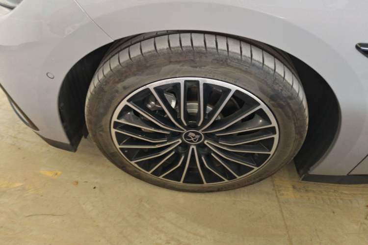 Used BYD Han 2025 DM-i Intelligent Driving Edition 125KM LiDAR Flagship Model Left Front Wheel Hub