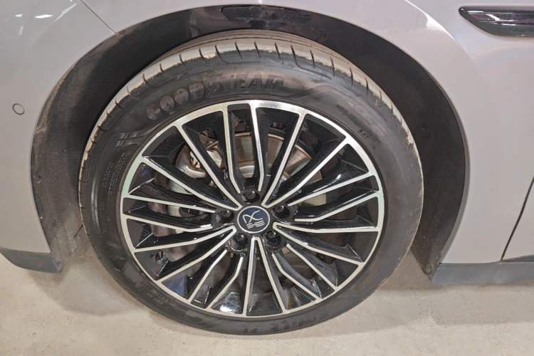 Used BYD Han 2025 DM-i 125KM LiDAR-Powered Intelligent Driving Model Left Front Wheel Hub