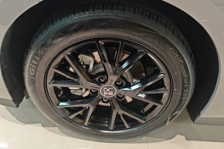 Used BYD Han 2025 DM-i 125KM Elite Model Left Front Wheel Hub