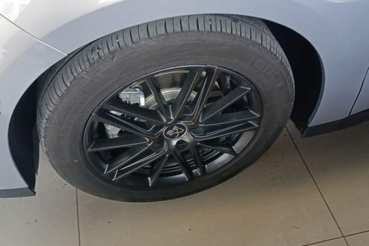 Used BYD Han 2025 DM-i Intelligent Driving Edition 245KM Prestigious Edition Left Front Wheel Hub