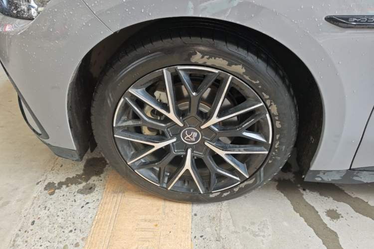 Used BYD Han 2025 DM-i 125KM Prestige Model Left Front Wheel Hub