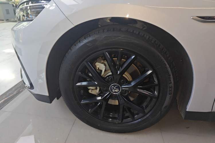 Used BYD Han 2025 DM-i 125KM Elite Model Left Front Wheel Hub