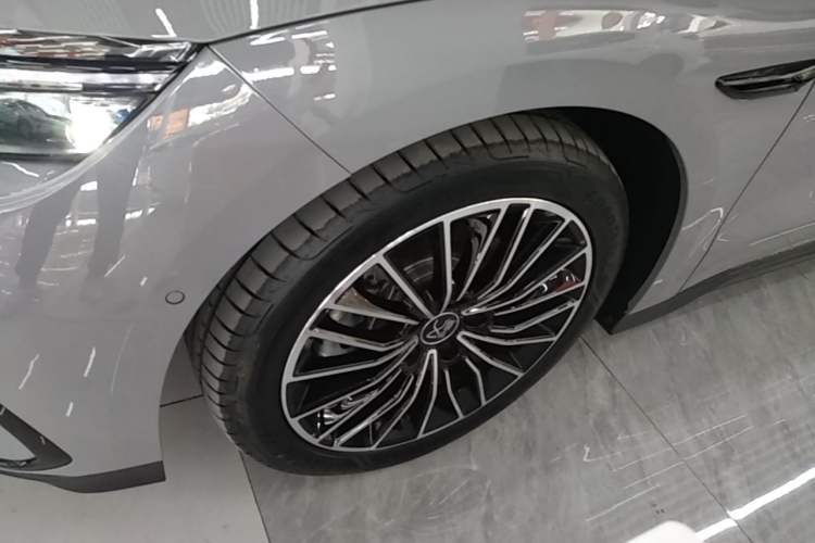 Used BYD Han 2025 DM-i Intelligent Driving Edition 125KM LiDAR Flagship Model Left Front Wheel Hub