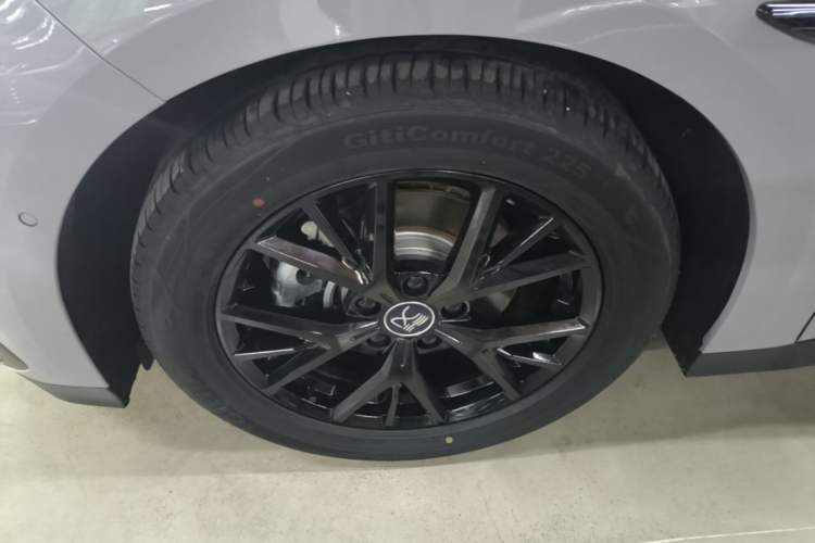 Used BYD Han 2025 DM-i Smart Drive 125KM Elite Model Left Front Wheel Hub