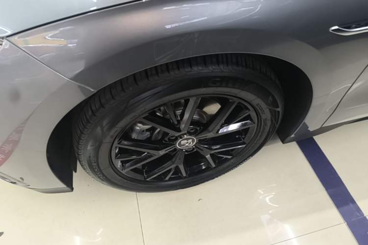 Used BYD Han 2025 DM-i 125KM Elite Model Left Front Wheel Hub