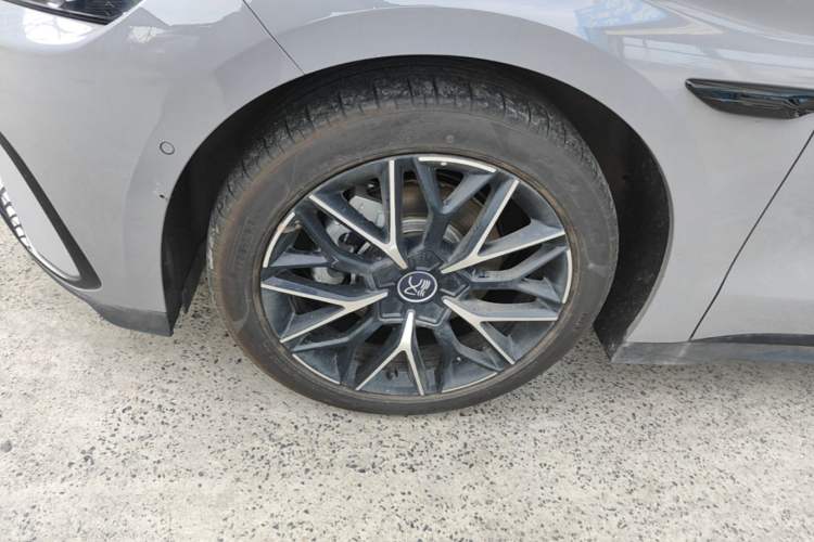 Used BYD Han 2025 DM-i Intelligent Driving Edition 125KM Prestige Model Left Front Wheel Hub