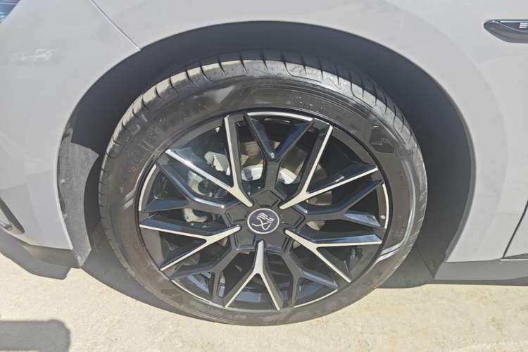 Used BYD Han 2025 DM-i 125KM Prestige Model Left Front Wheel Hub