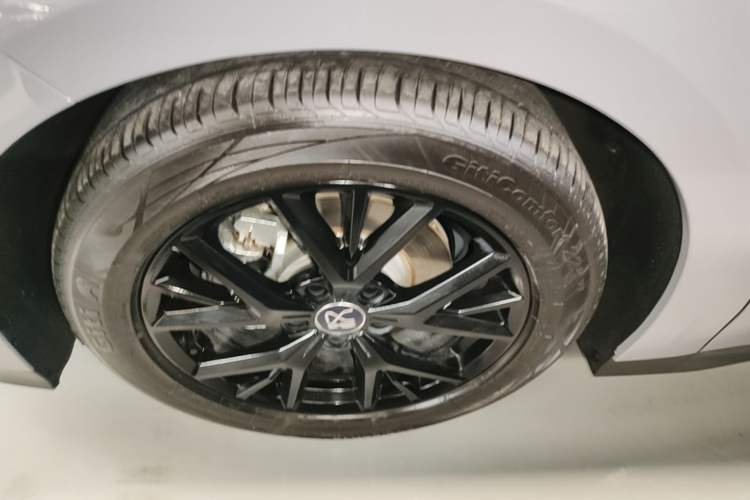 Used BYD Han 2025 DM-i 125KM Elite Model Left Front Wheel Hub